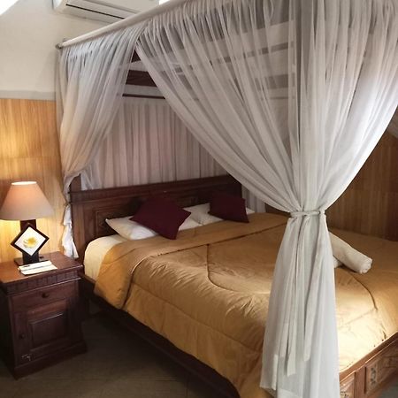 Nitya Home Stay Lembongan Exterior photo